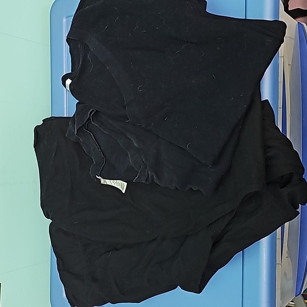 2 Black t-shirts and 2 black leggings (Lot)